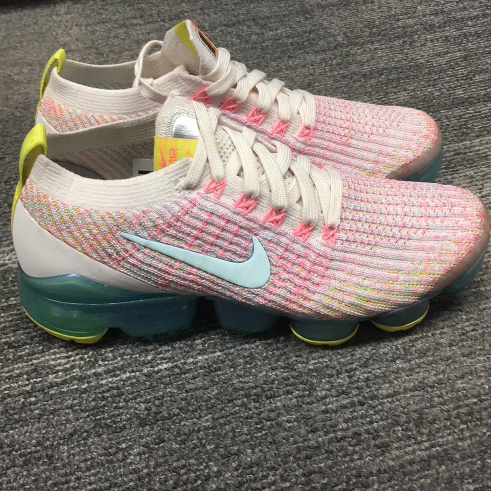 Nike Womens Vapormax Flyknit